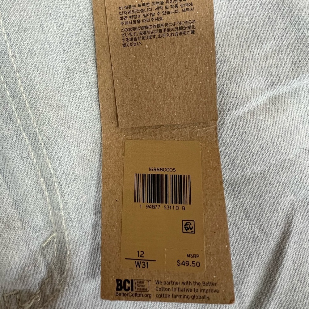 Levi’s NWT A-Line Mom Jean Shorts in Bleached Denim, size 31 - Picture 6 of 11